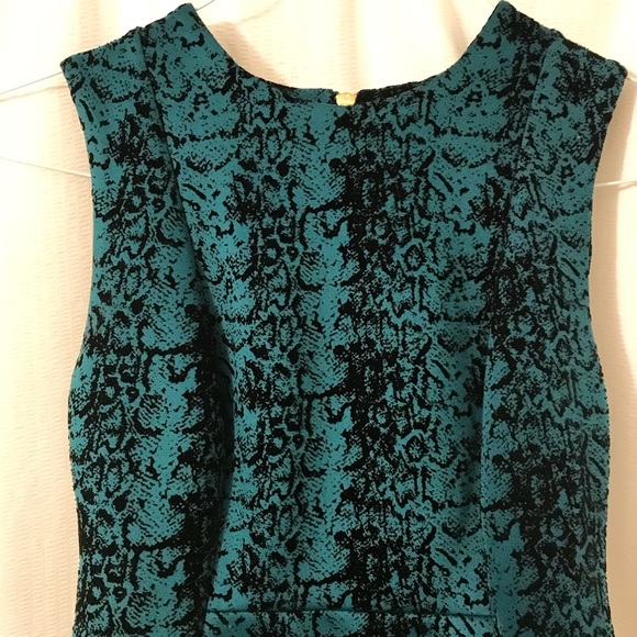 Calvin Klein dress perfect for work/wedding guest - Picture 3 of 3